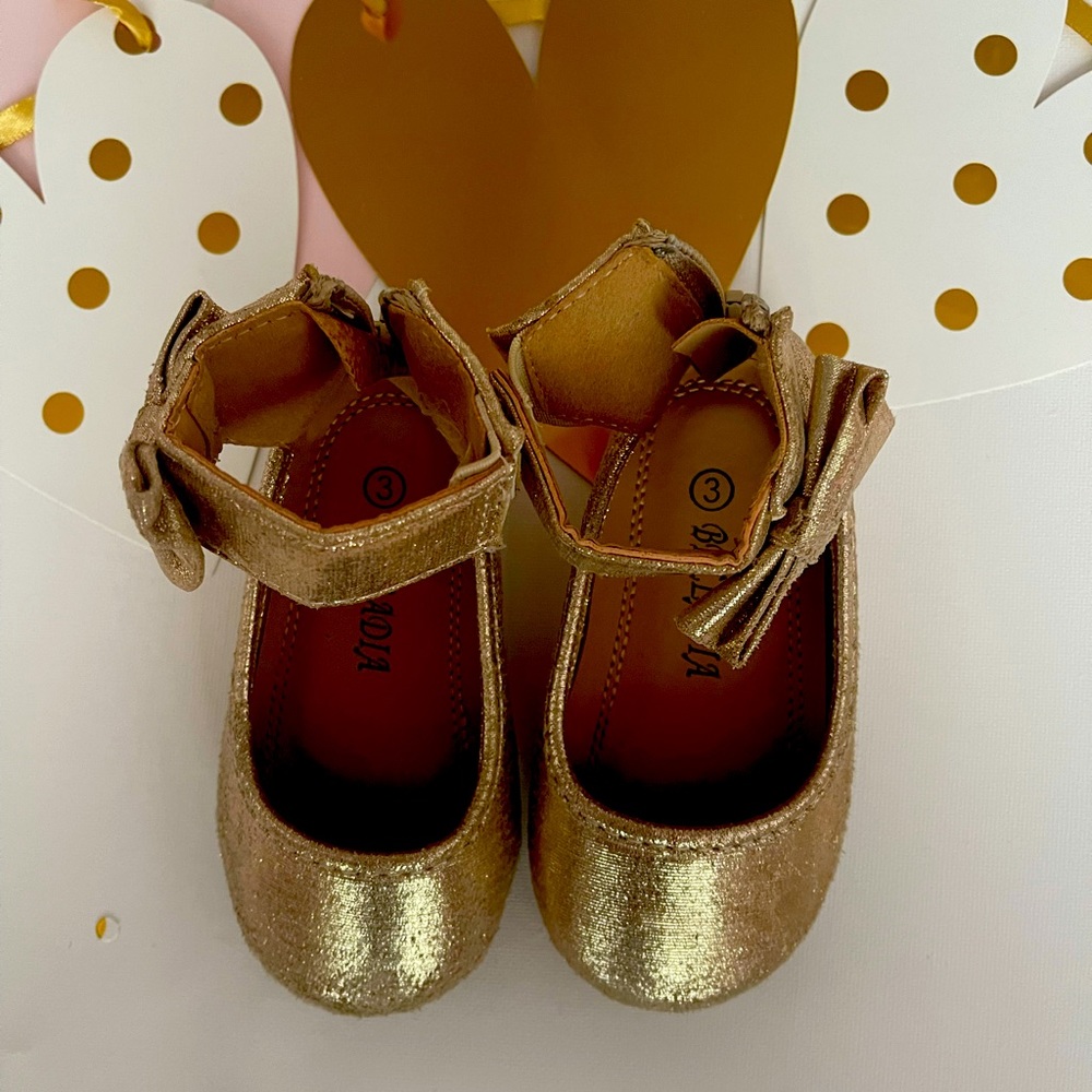 Della Designs a boutique Bella shoes